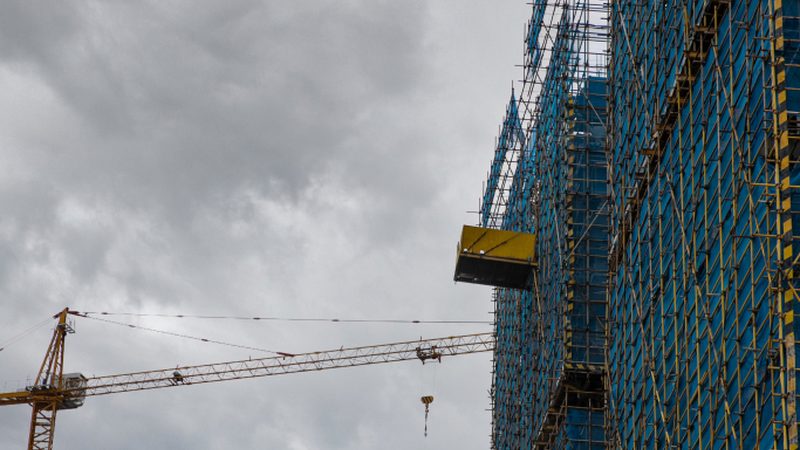 建筑工程施工注意事项：合规、质量与安全的守护者